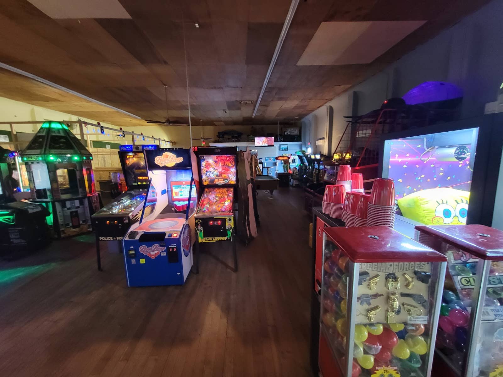 Paradise Axe Throwing & Retro Arcade