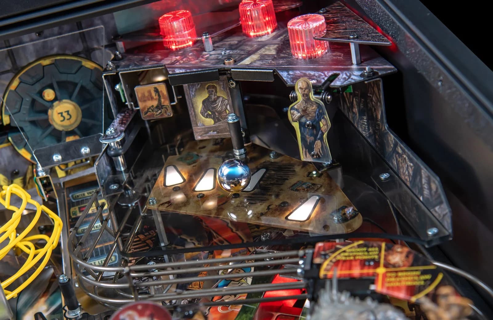 The Wasteland Shooting Gallery under the vault door, Premium