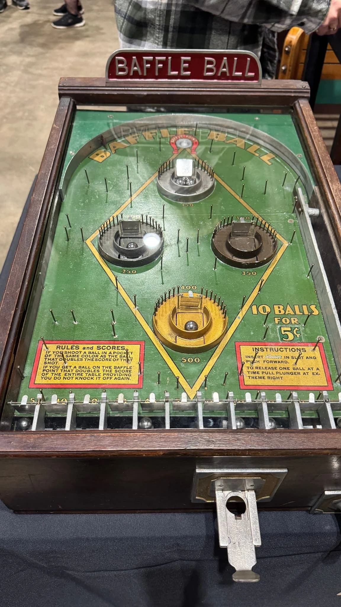 A Baffle Ball machine