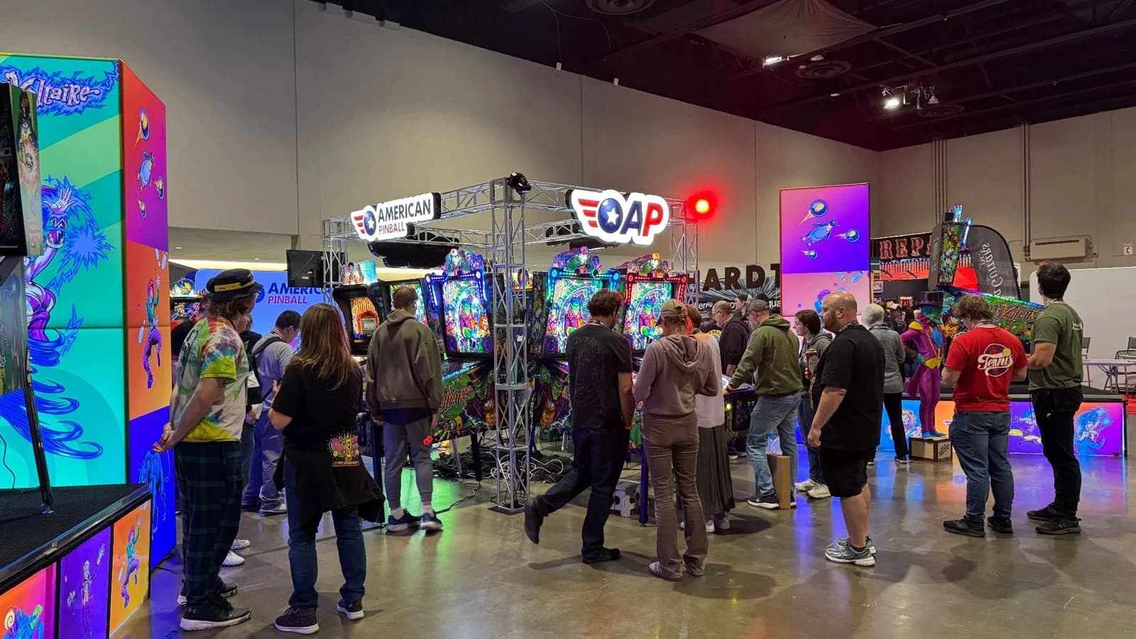 Crowds at the American Pinball booth