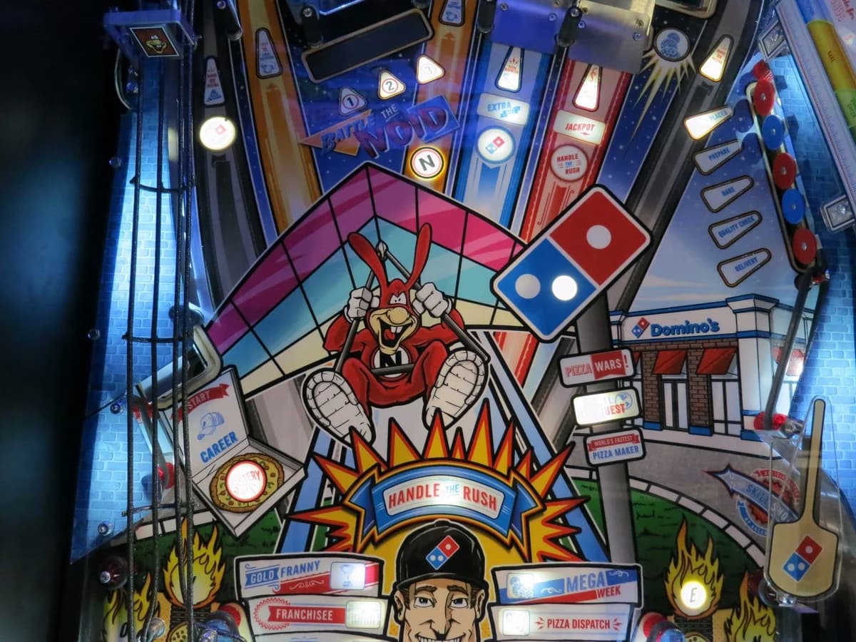 Domino's Spectacular Pinball Adventure thumbnail 6