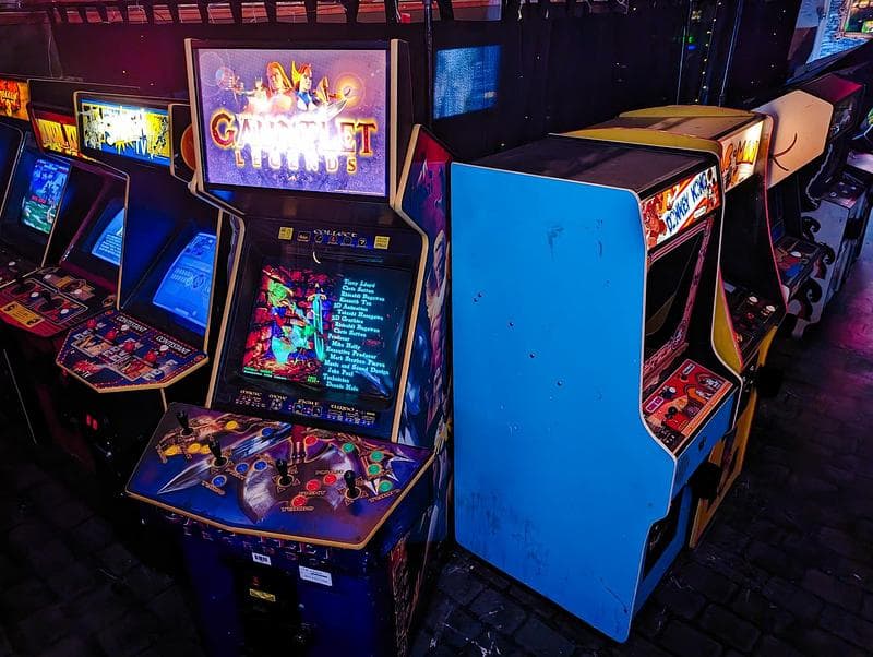 Fun Dungeon - Brewcade & Billiards photo 2