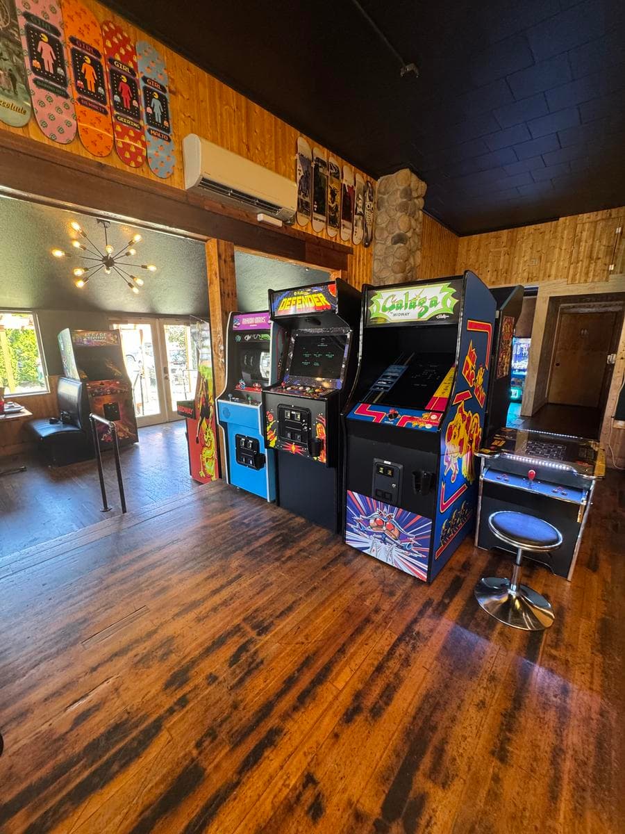 Roslyn Arcade photo 17