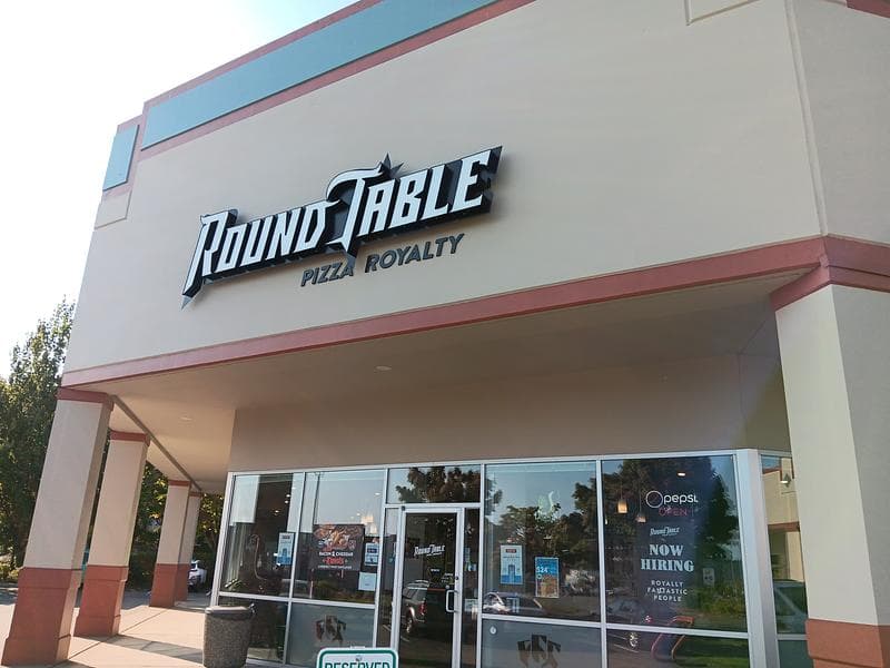 Round Table Pizza photo 4