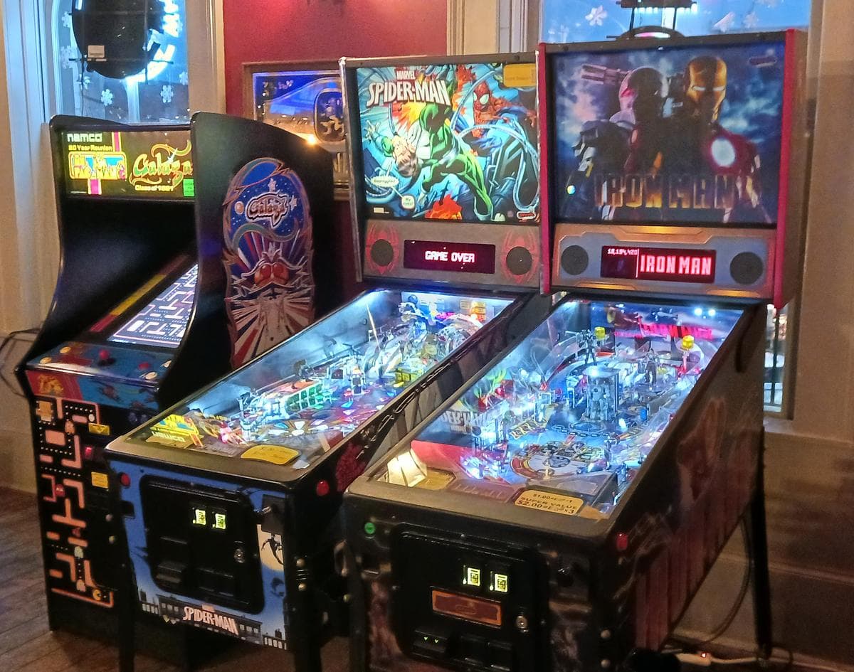 Starland Lounge & Lanes photo 2