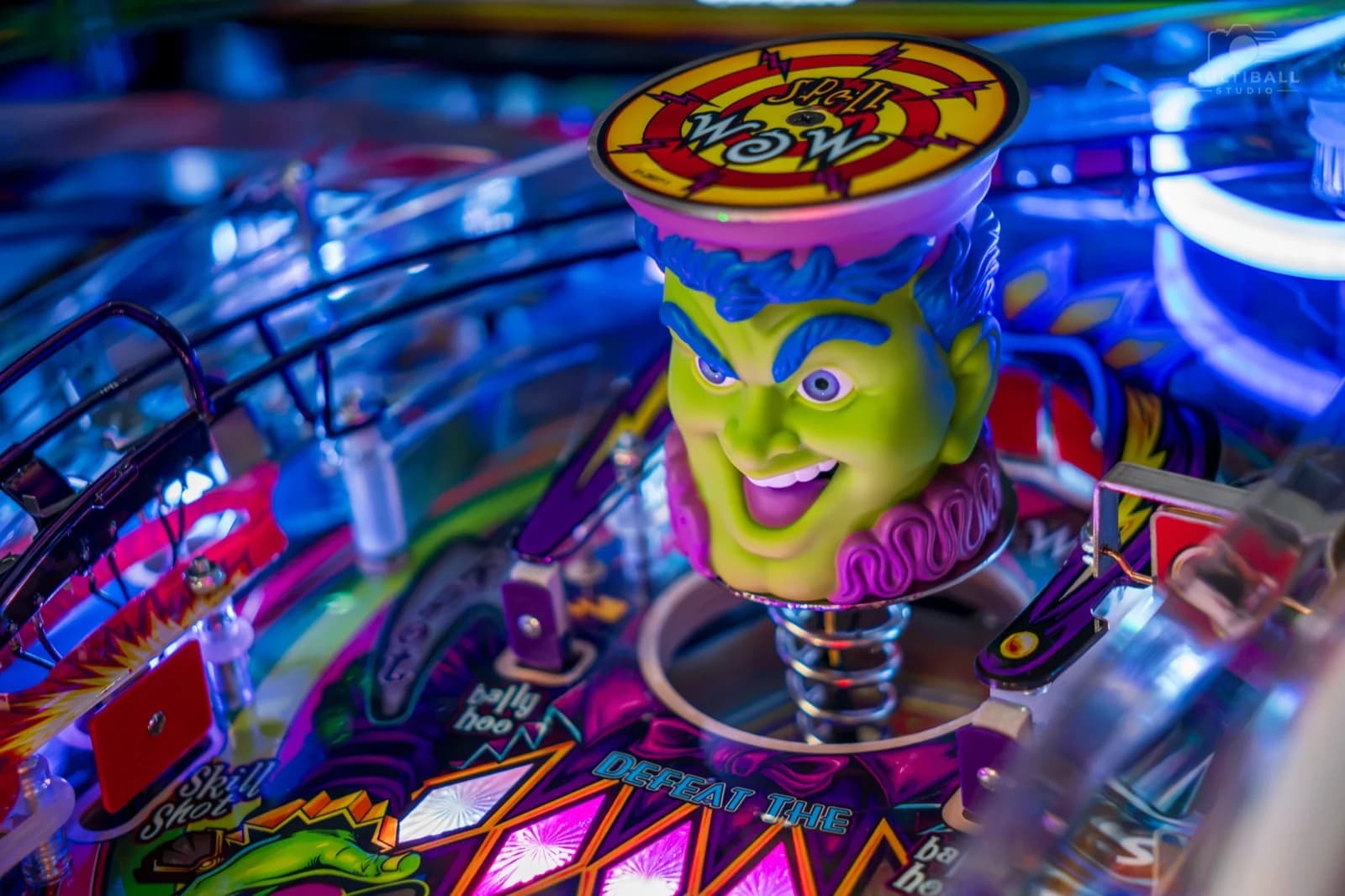 The green Ringmaster head toy on the Cirqus Voltaire playfield