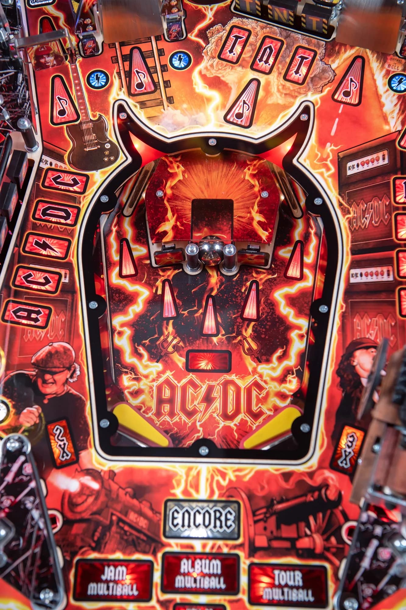 The redesigned lower playfield on the Premium, with its captive ball, two flippers and targets