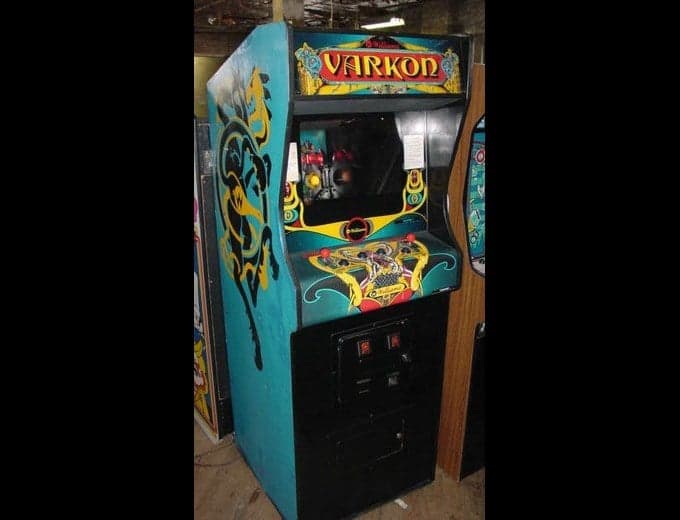 Varkon upright cabinet, its playfield behind glass below the monitor bezel, Williams Electronics, Incorporated, 1982