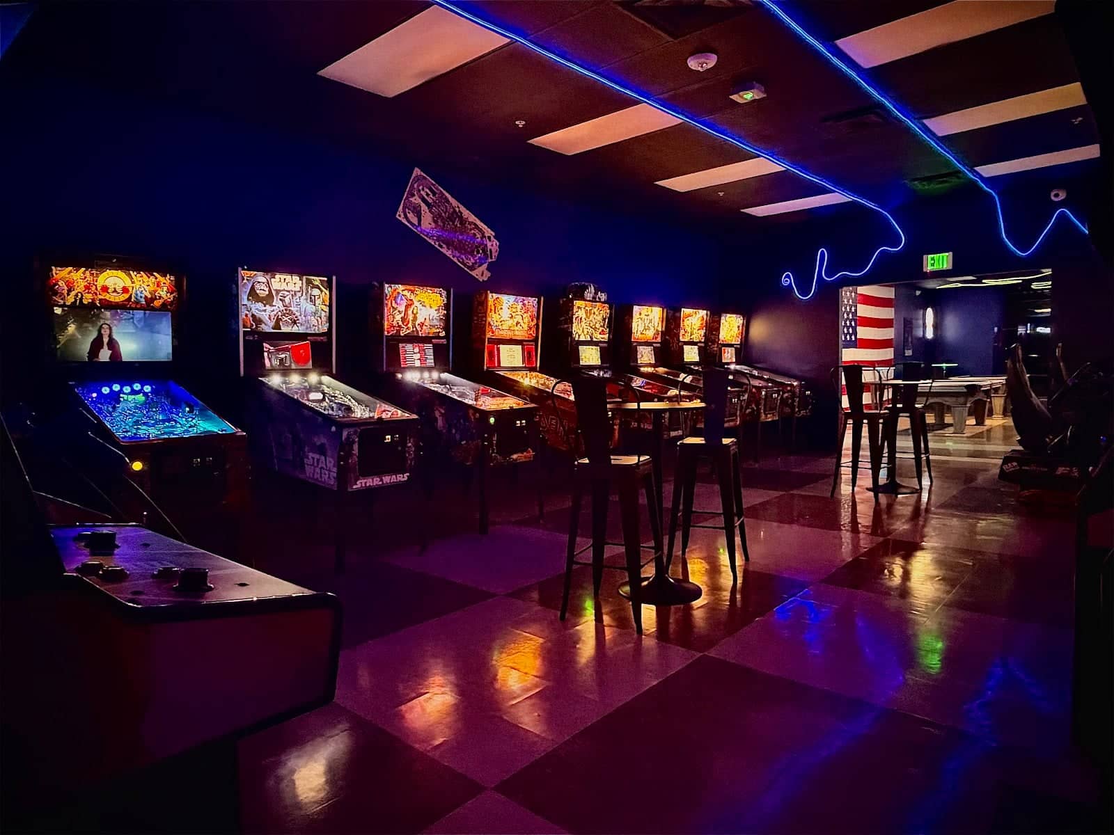 Play Money Pinball Arcade Bar: Ft. Pierce