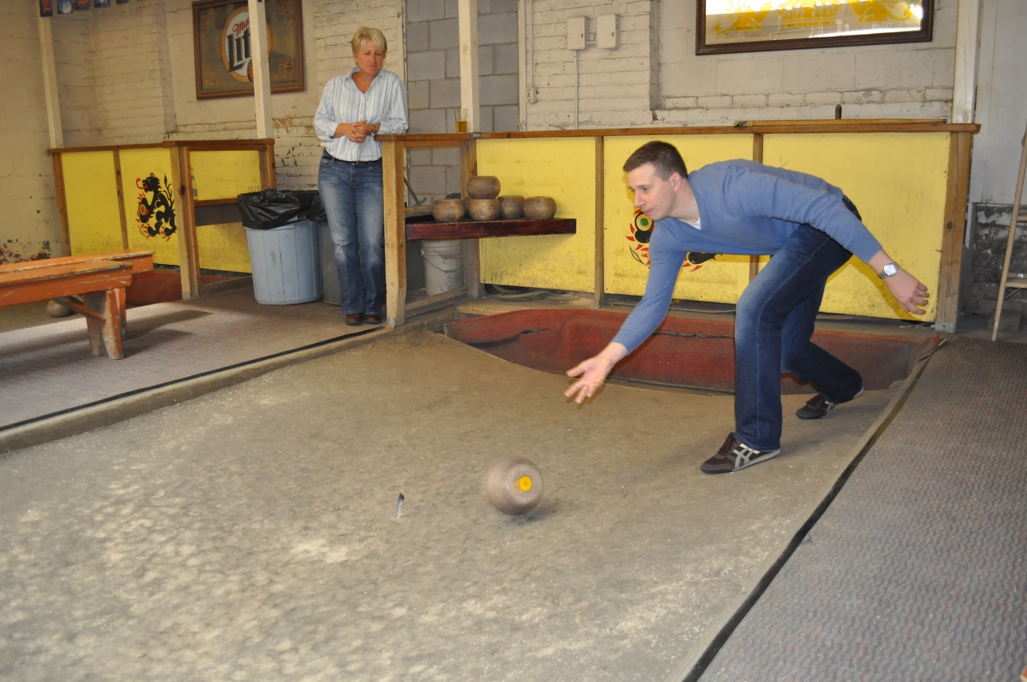 playing belgian feather bowling